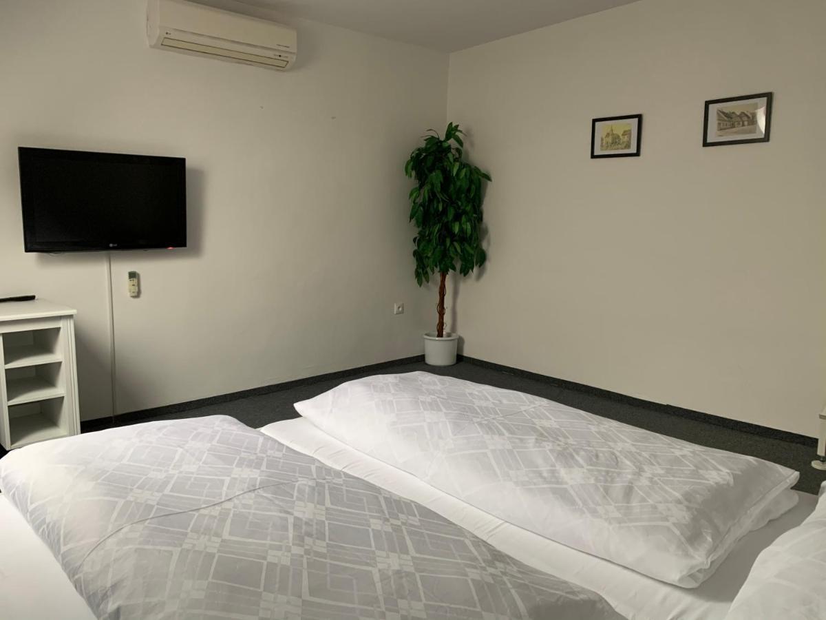 Penzion Holiday Trnava Exterior foto