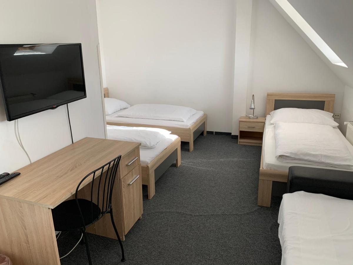 Penzion Holiday Trnava Exterior foto