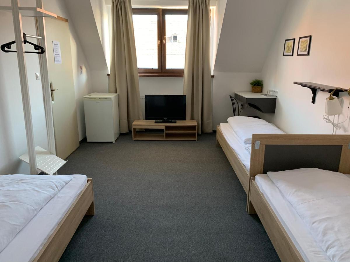 Penzion Holiday Trnava Exterior foto